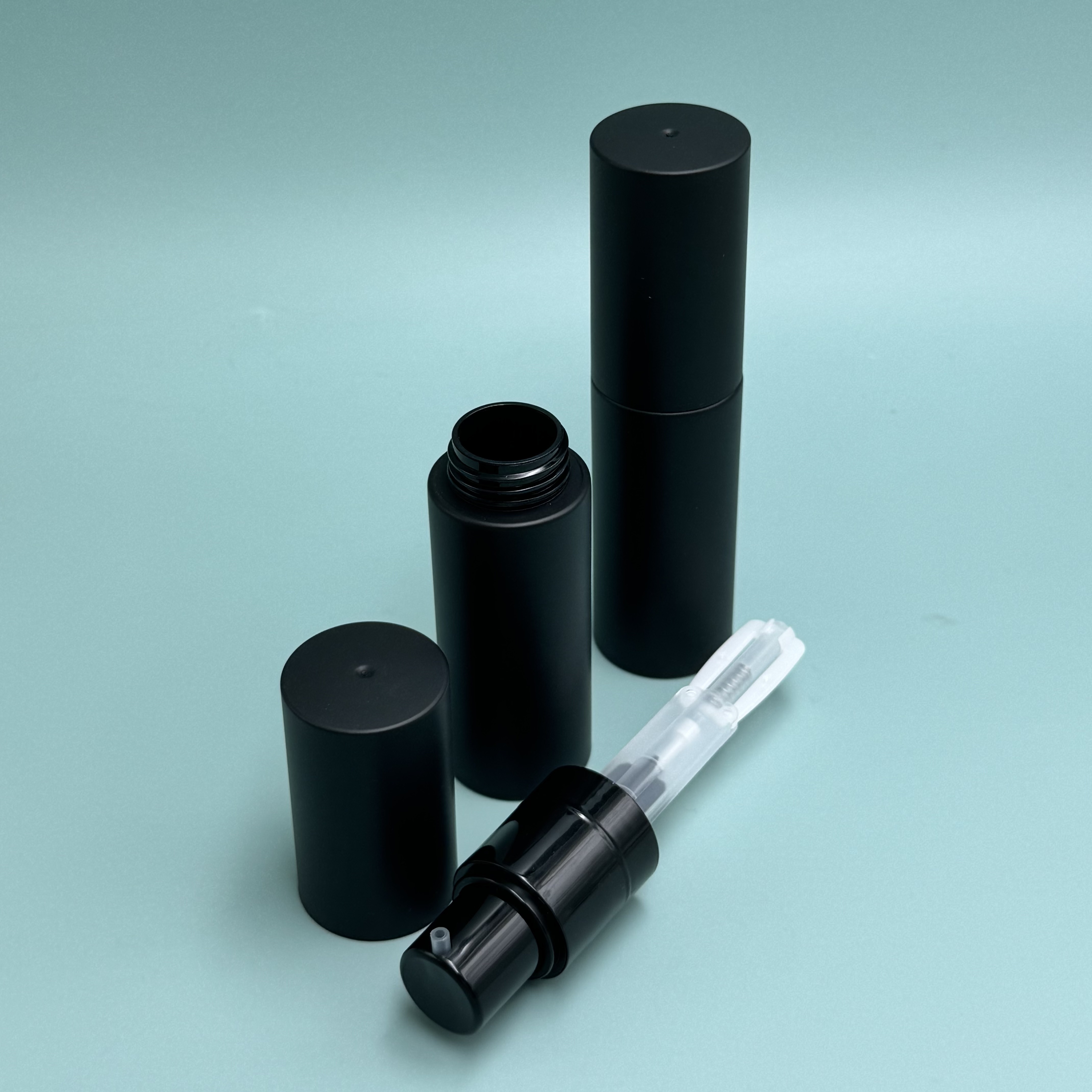 Dry Powder Spray Bottles Emerge As Trending Cosmetic Packaging for Makeup & Hair Care